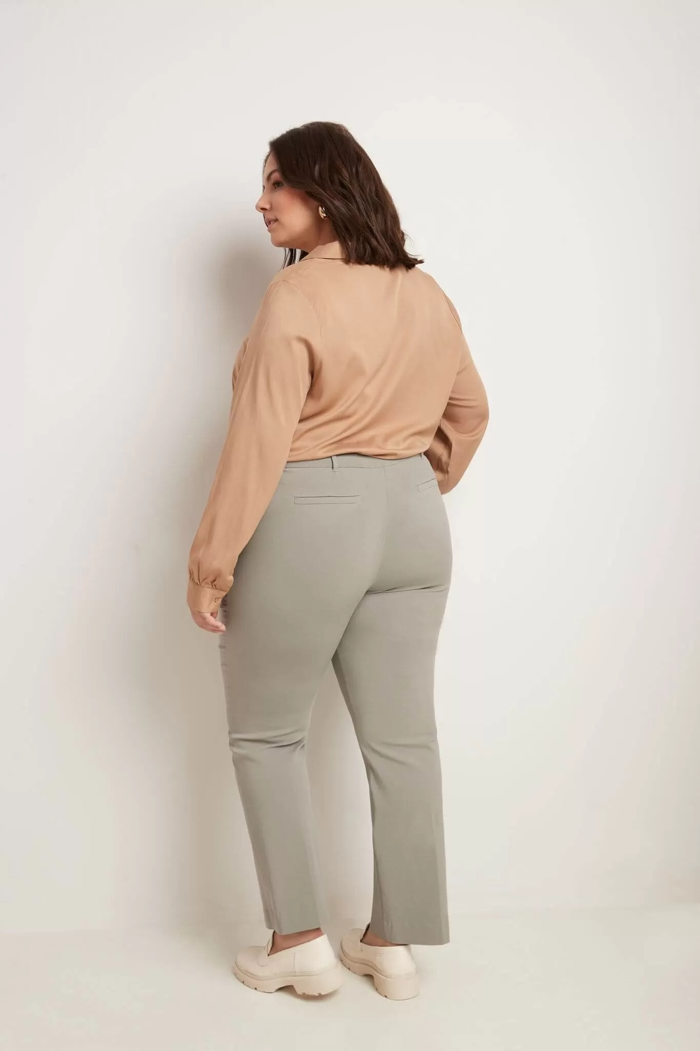 Curvy Pull-on Barely Bootcut Classic Pants