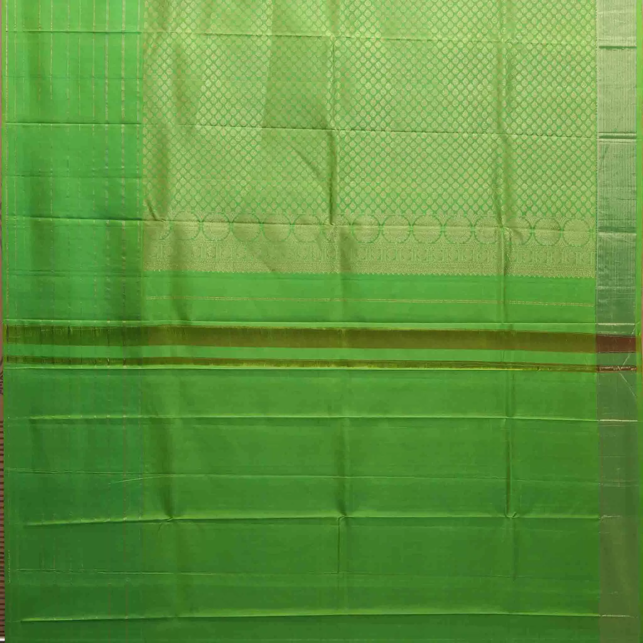 Handwoven Off-white with Green Kanjivaram Silk Saree - 189N008352DSA