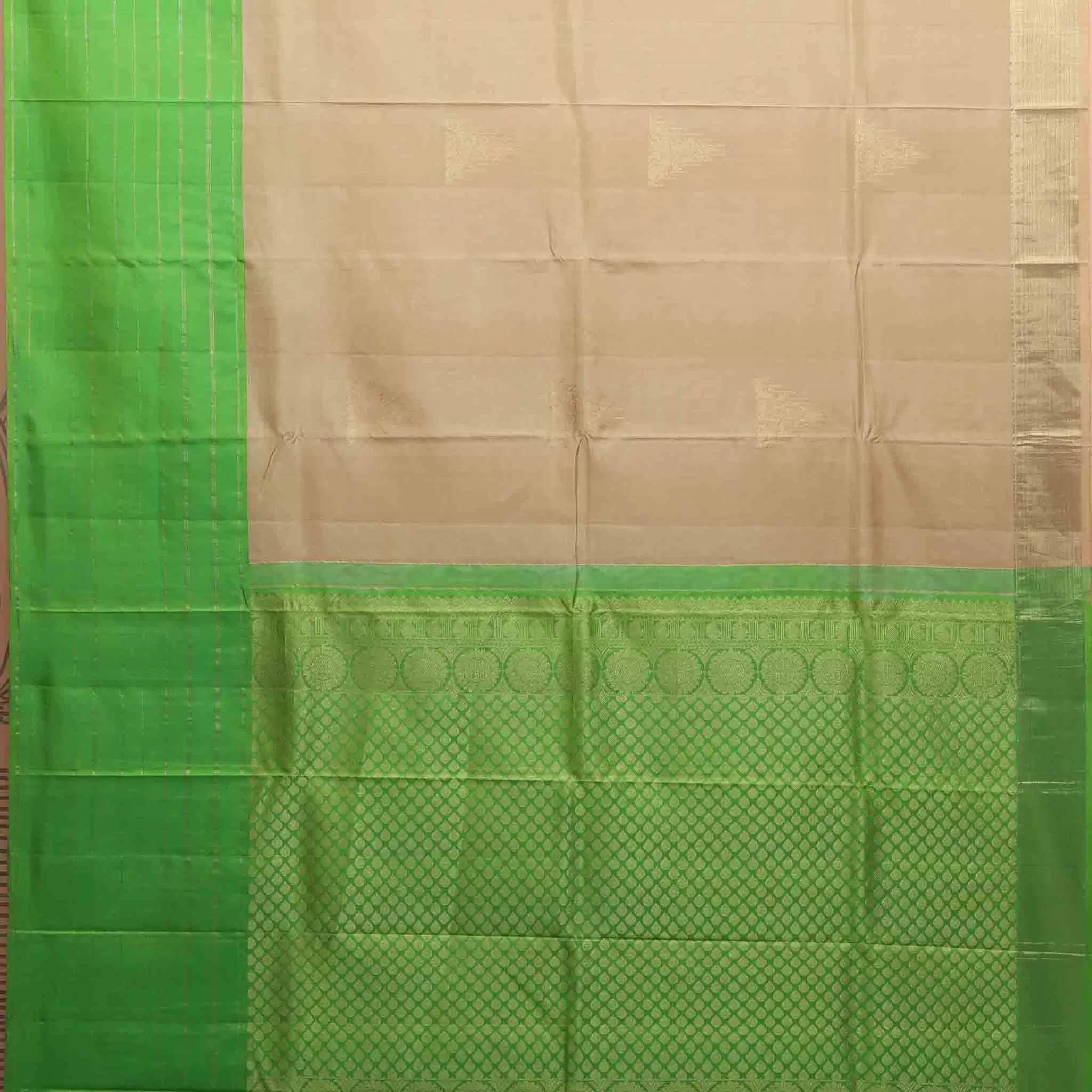 Handwoven Off-white with Green Kanjivaram Silk Saree - 189N008352DSA